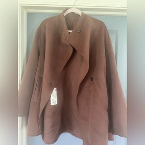 Short wool coat with pockets